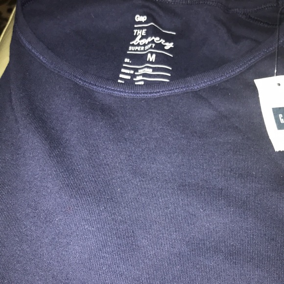 NWT. Gap women’s long Sleeve tee. Medium. Navy blue - Picture 3 of 4
